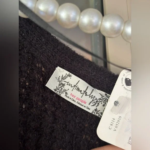 NWT FREE PEOPLE Oversized Black Waffle-Knit Slouchy Sweater • V-Neck • Fit S–3XL - Picture 8 of 13